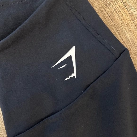 Ladies Gymshark Black Leggings - Picture 2 of 4